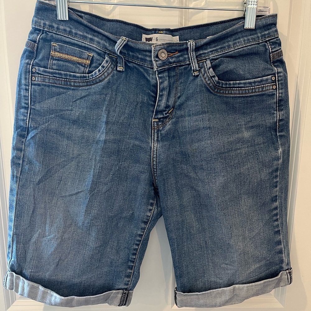 Levi’s Bermuda Jean Shorts Size 6